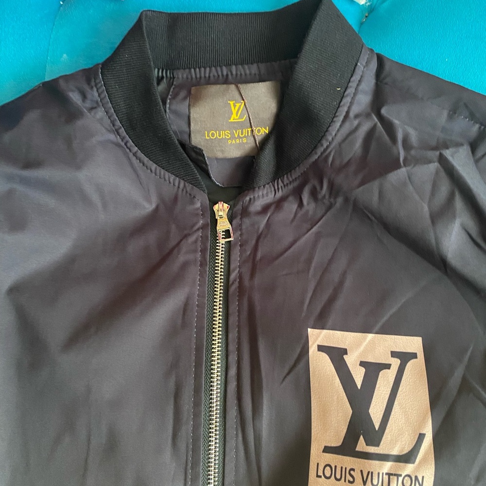Beautiful jacket - Picture 3 of 3
